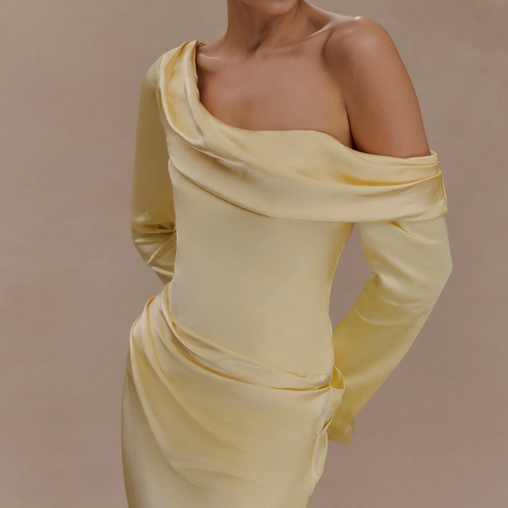 MESHKI DRESS
NEVER WORN
PERFECT FOR WEDDINGS! - Picture 2 of 5